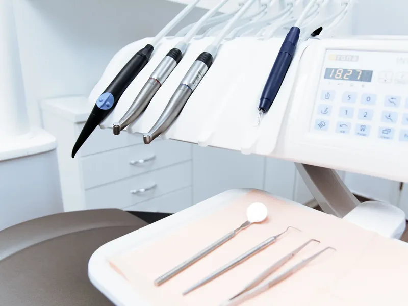 Dental handpieces and examination instruments arranged on a clean tray
